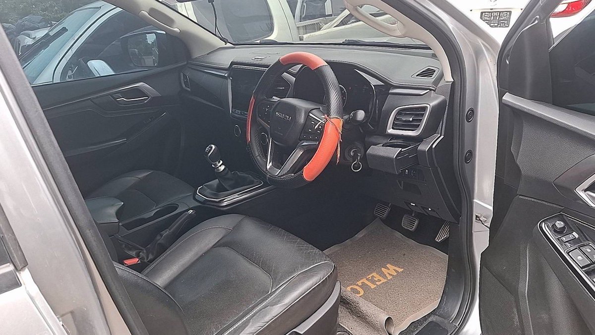PawnCar's tweet photo. Isuzu D-MAX Vcross Hi-Lander Z 4WD 3.0 เกียร์MT ดีเซล เอกสารครบ ราคา 385,000

ช่องทาง ติดต่อ
Tel. 085-514-1790
Line @car_speed (มี@ด้วยนะครับ)
หรือกด link นี้ https://t.co/L2n32wjcGV
Twitter @PawnCar

🐢
#รถหลุดจํานํา https://t.co/XiU8b9h17w