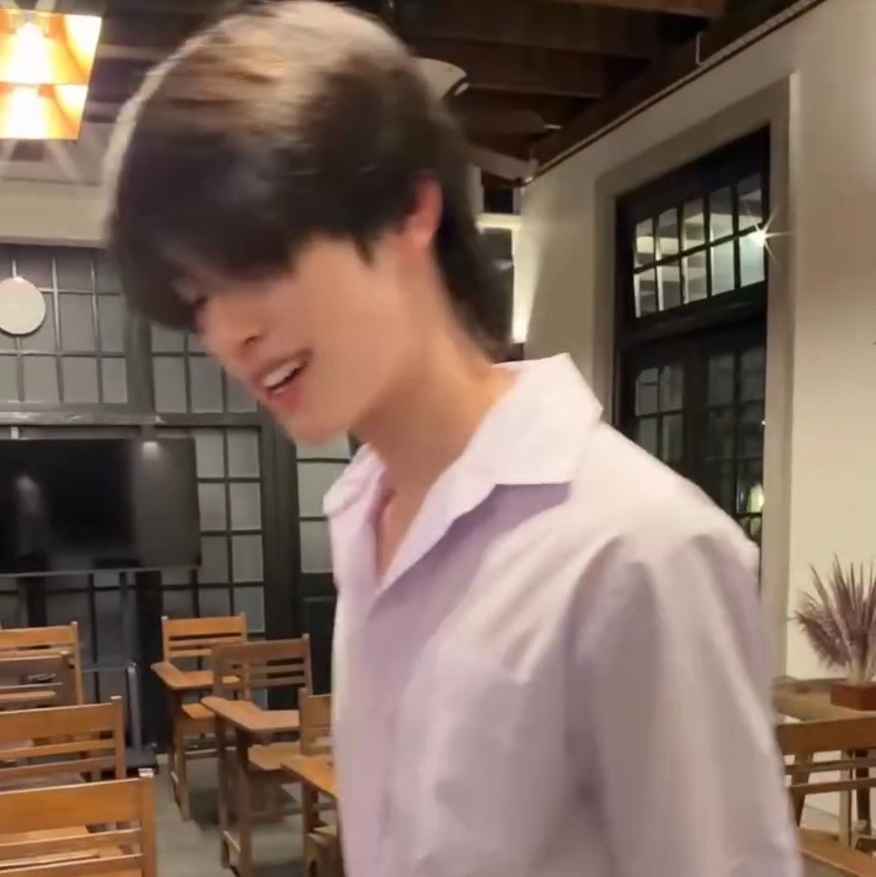 kianyrise's tweet photo. ที่น้องอชิเดินมาส่งเค้าที่บีทุกวัน. . .สรุปแล้วน้องอชิคิดยังไงกับเค้าเหรอ https://t.co/ydUxqbWVfo