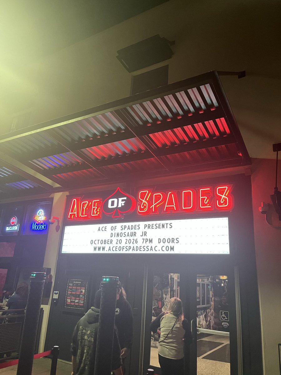 koba0762's tweet photo. Three Nights
Straight Of Dinosaur Jr!!! 🤯🎸🔥 https://t.co/VWnKT8eMHz