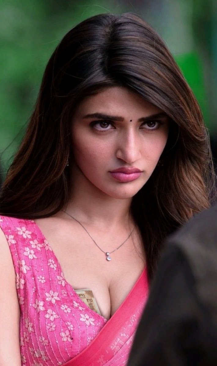 Ammulustories's tweet photo. ~Years after becoming a trans girl

~I faced my college junior at the railway gate(whom I used to bully)

~while my ex-girlfriend was sitting beside him in his car with a mangalsutram hanging around her neck and a kid sitting on her lap watching me from car window

Me:- https://t.co/oXqBry0HHu