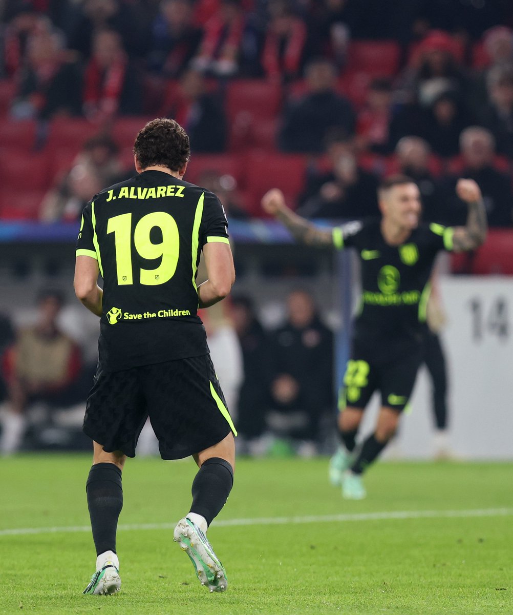 AratzAS17's tweet photo. MVP en Stuttgart: Julián Álvarez. Marcó el empate a los dos minutos de la reanudación y se echó al equipo a la espalda jugando con diez desde el 64'. La Araña no para. #VfBATM #UCL https://t.co/T29ZmLRxii