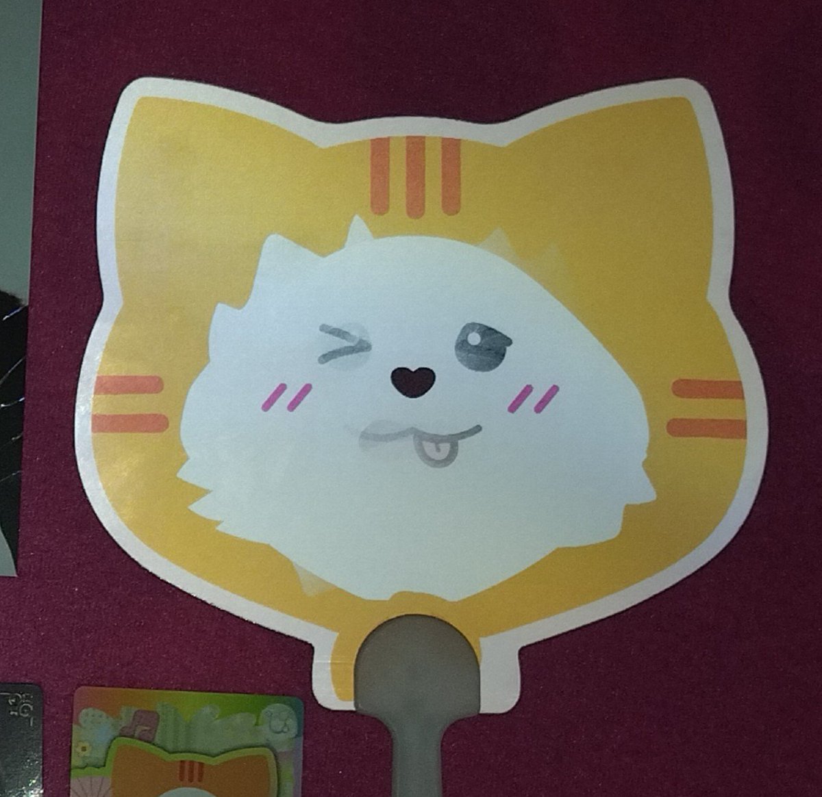 cherryyeeun98's tweet photo. This angle of my Muvmuv lenticular handfan makes Muv look like she's winking🥹 https://t.co/lXMYpSyPXY