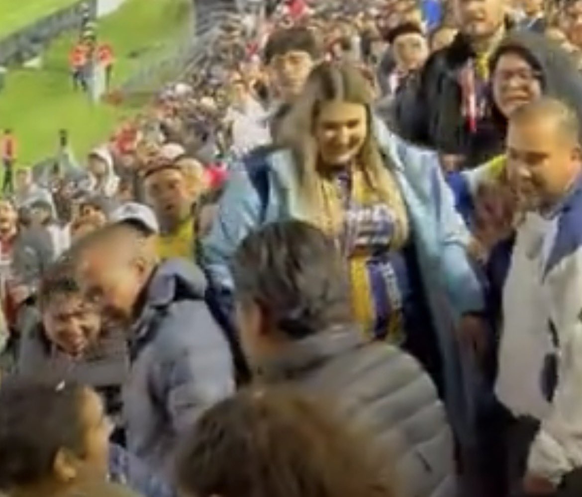 parrismo8's tweet photo. Primer acto: La pendeja de @graCceG pone un tweet de que le da miedo ir al clásico por el conflicto de 2019
Segundo acto: Sube un video de como su amiga @Caro_garciia_12 agrede a una persona que por obvias razones no puede contestarle la agresión
Como se llamó la obra? https://t.co/LyWvNeouZB