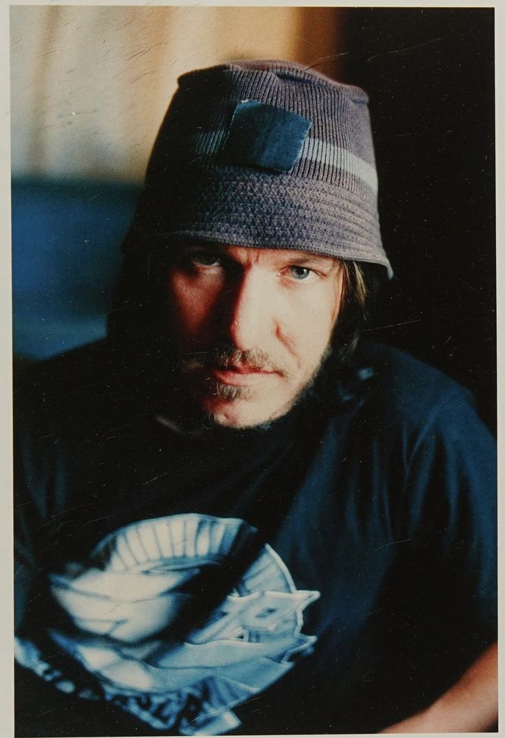 thejunebugfreak's tweet photo. 23 years ago today, we lost Elliott Smith. One of the most abundantly gifted songwriters and musicians whose work has been influential on several artists in the indie community.  His music means the world to me. Elliott is dearly missed. 🖤 https://t.co/82fXY2pUJf