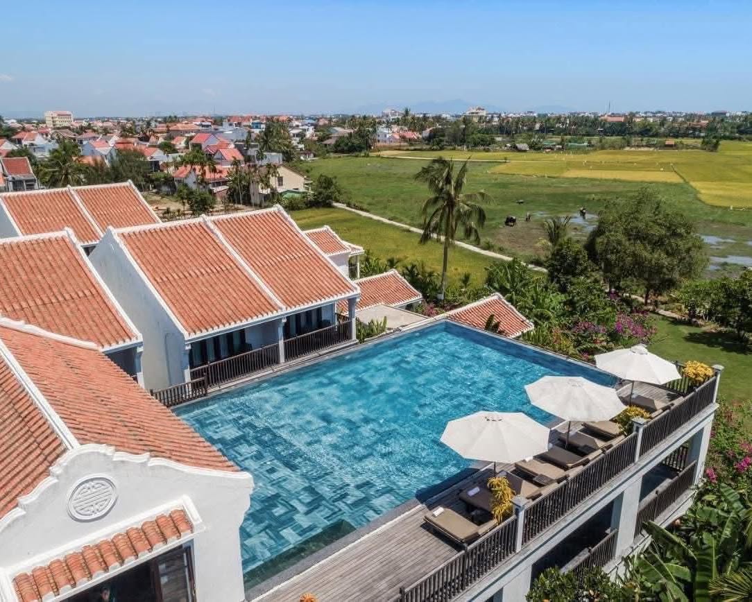 DavidVFRichmQRn's tweet photo. Legacy Resort Hội An tung deal mới, từ 1. 500. 000đ/đêm cho 2 người lớn và 2 trẻ em. Tặng mẹt ẩm thực địa phương hoặc combo snack, kèm buffet sáng, xe đưa đón phố cổ - An Bàng và hồ bơi miễn phí. https://t.co/5gfo9JzvXl