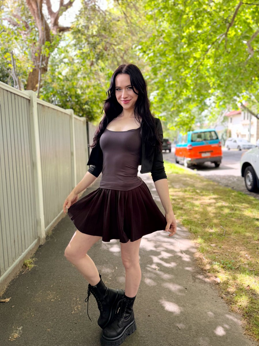 Nichameleon's tweet photo. Is that scooby doo behind me? https://t.co/CS5tAjyJRe