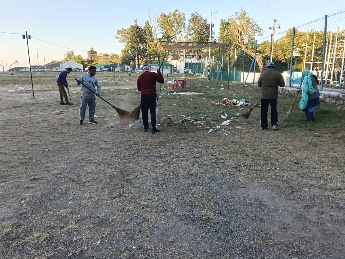 CDagshai's tweet photo. Special Cleanliness Drive: Cleaning of the Parade Ground, Dagshai, under Special Campaign 6.
#SwachhataHiSeva2026
@SwachhBharatGov
@swachhbharat
@MoHUA_India
@MoJSDDWS
#SpecialCampaign6
@DARPG_GoI
@SpokespersonMoD https://t.co/LyCZK20G74