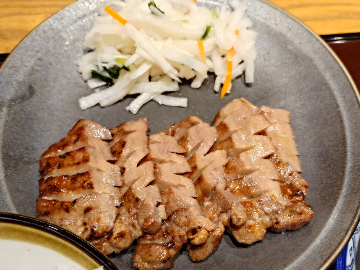 trk_ssoptician's tweet photo. はいおつかれ〜
再投稿〜
今日のお昼ご飯は。。
牛タンきぐしさん。
厚切り牛タンだぁ〜(๑•̀ㅂ•́)و✧
#牛タン
#牛タンきぐし https://t.co/av2VZdz0QX