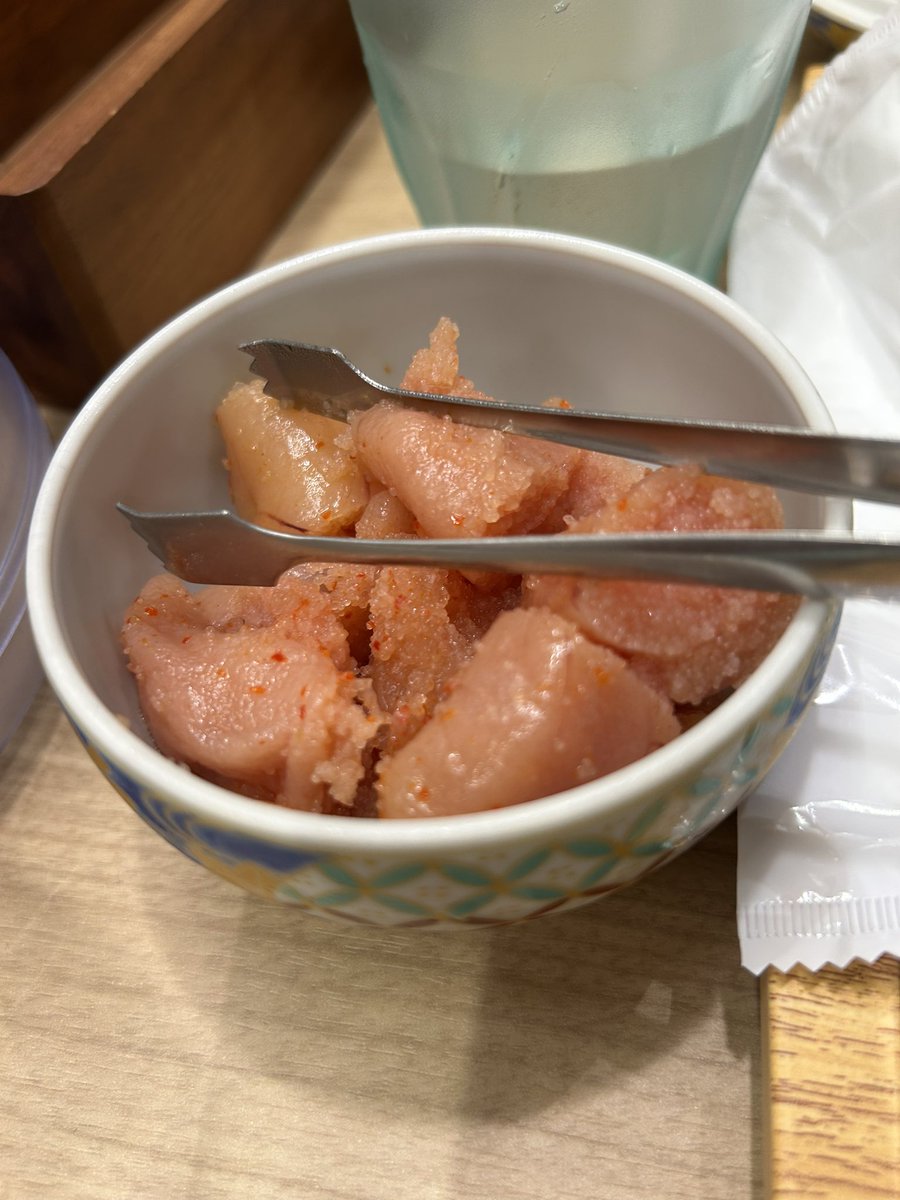 vlainv's tweet photo. リンクスに新しくできたやまや食堂へ。高い。明太子病気になるまで食べた。やっぱり京橋のもつ鍋やまやのランチと同じようなもんやね。 https://t.co/SciqhfRffg