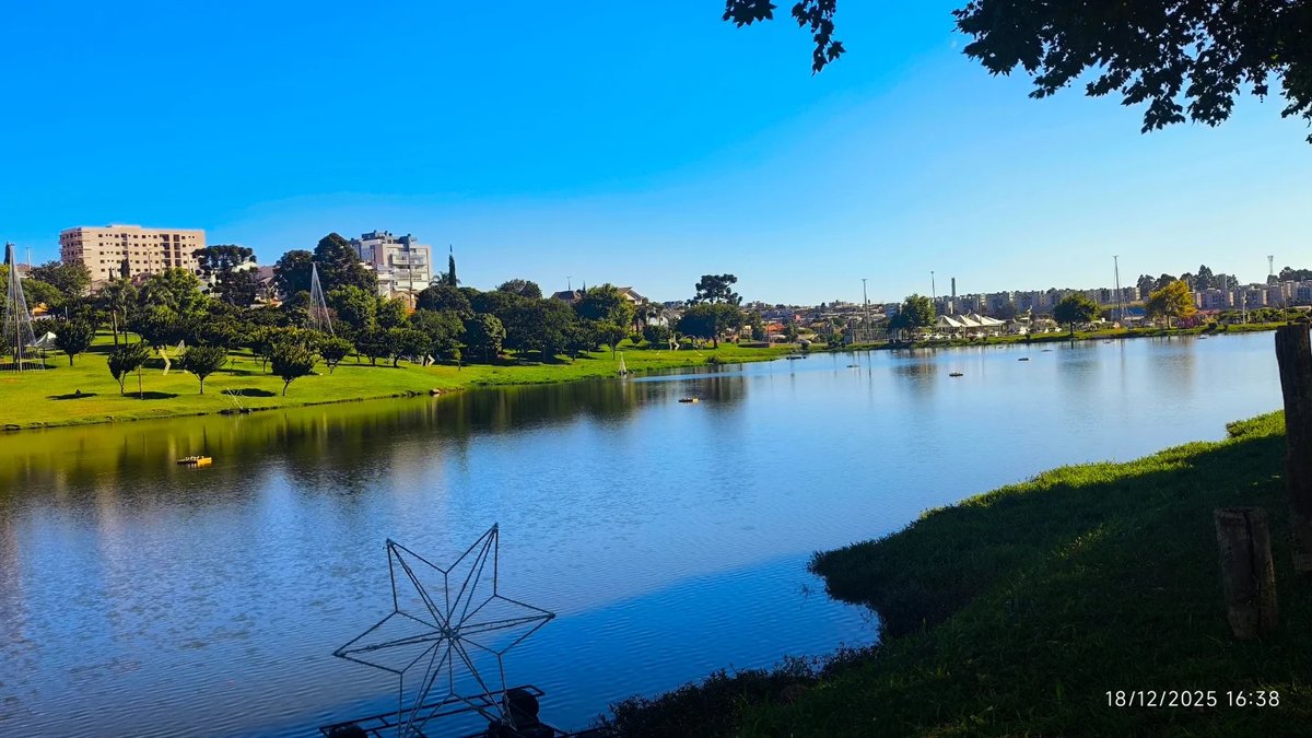 dororodf3278's tweet photo. Guarapuava/PR, Parque do Lago. Dezembro de 2025. https://t.co/seYKCrxurc