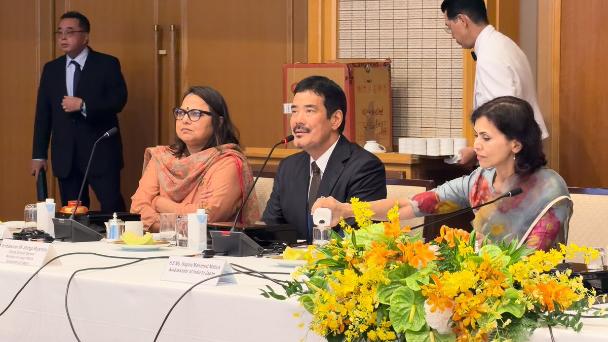 IndianEmbTokyo's tweet photo. 2/2

マリック大使 は、半導体、自動車、電子機器、医薬品、繊維、電子システム設計・製造（ESDM）、精密製造などの主要分野において、最先端の製造業を中心とした🇮🇳🇯🇵協力の機会が拡大していることを強調しました。

また、宮本新吾大使 @MOFA_Jp、JETROアーメダバード事務所の高橋淳所長、みずほ銀行の森西徹国際戦略情報部長も出席し、挨拶を述べました。

Ambassador Mallick highlighted growing opportunities for 🇮🇳–🇯🇵 collaboration in cutting-edge manufacturing across key sectors like semiconductors, automobiles, electronics, pharma, textiles, ESDM & precision manufacturing.

Ambassador Shingo Miyamoto @MOFA_Jp, Jun Takahashi, DG, JETRO Ahmedabad,  Toru Morinishi, Head of Global Strategy, Mizuho Bank also addressed the gathering.

🇮🇳🇮🇳🤝🏻🇯🇵🇯🇵