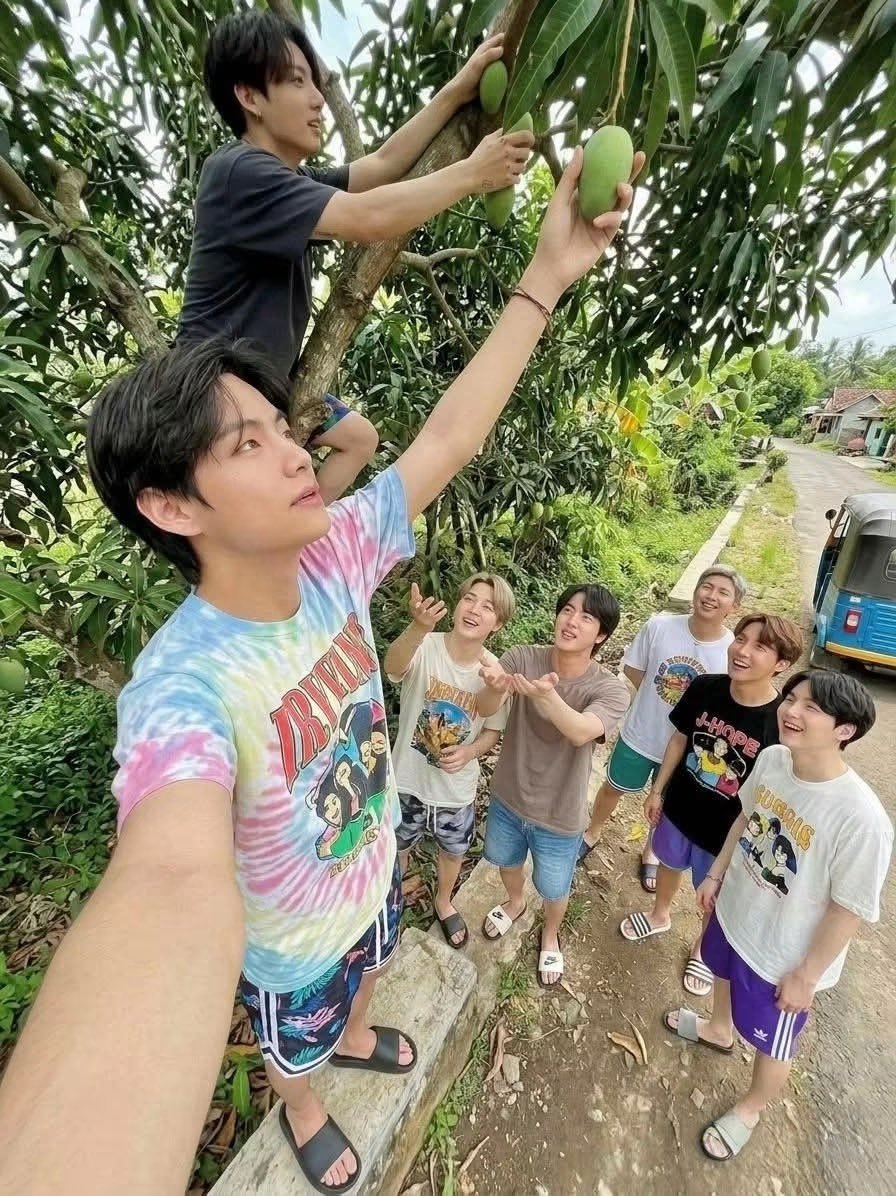 SaungTzz's tweet photo. Let's keep our focus on voting for
#BTS at #2026MAMAVOTE 💜 https://t.co/8b6mdBb3aX
