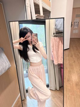 elizabe528629's tweet photo. 有没有男生互加QQ的啊            

无🚪 无🚪     

就想聊聊天 https://t.co/BpyX2wlrok