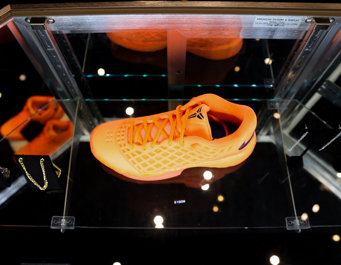 footlocker's tweet photo. NYC! Celebrate the start of the season with Jalen Brunson’s Nike Kobe 3 Low Protro and Jalen Brunson tees at select Foot Locker stores:

���� 34th St.
🏀 Times Square https://t.co/Inqs0zM9Ph