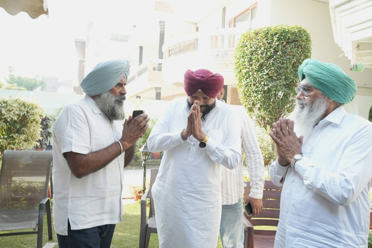 PargatSOfficial's tweet photo. 📍 Jalandhar Cantt

Met with local residents and party workers and leaders from other constituencies at my residence in Jalandhar Cantt. #Punjab #Congress https://t.co/HkUPg55trN