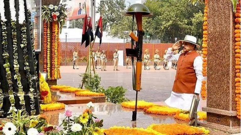 TathyaWani's tweet photo. मध्यप्रदेश: ड्यूटी के दौरान जान गंवाने वाले 9 पुलिसकर्मियों के परिवारों को मिलेंगे 1-1 करोड़ रुपये
https://t.co/ctMfHHGlD2
#MP #POLICEKARMI #DEATH #ONEKARODH https://t.co/3VURE8b4Yd