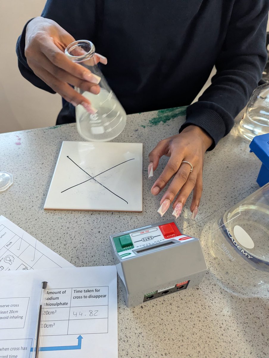 HaringeyLP's tweet photo. How can we measure rates of reaction? Until now year 11 have been using gas collection as a method to measure how fast a reaction is happening, but today we investigated using the production of an insoluble solid using the disappearing cross method. #ThisIsAP https://t.co/7A9dfSrHim