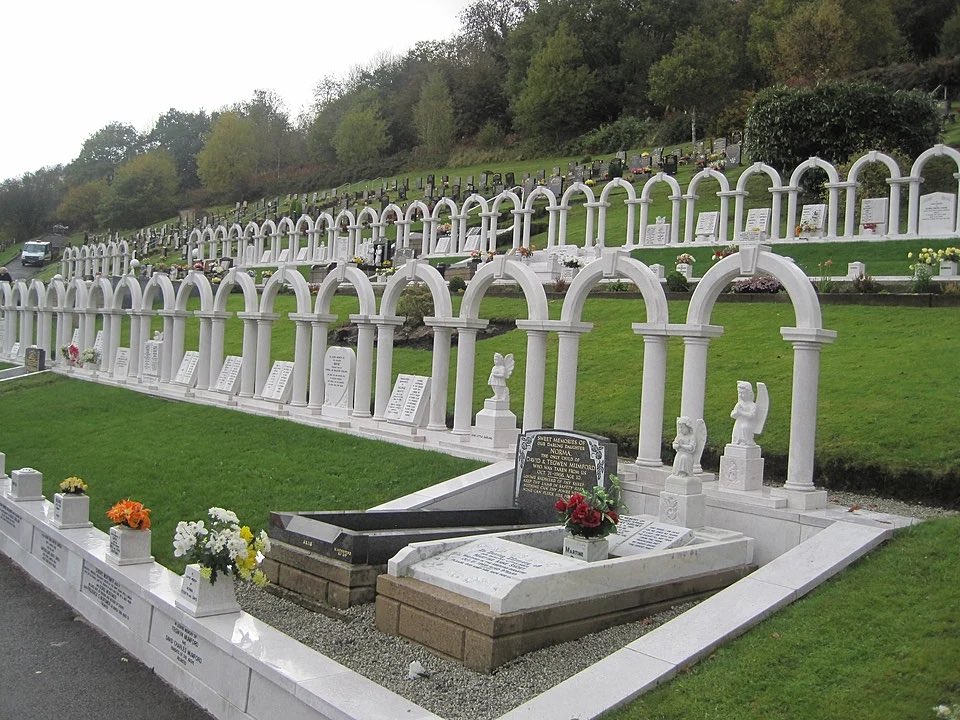 snb19692's tweet photo. 60 Years ago today, one of the greatest disasters in the history of Wales. 144 lives lost, 116 of them children. Aberafan - always in our thoughts! Never again! 🏴󠁧󠁢󠁷󠁬󠁳󠁿 https://t.co/zx0WNYhVvL
