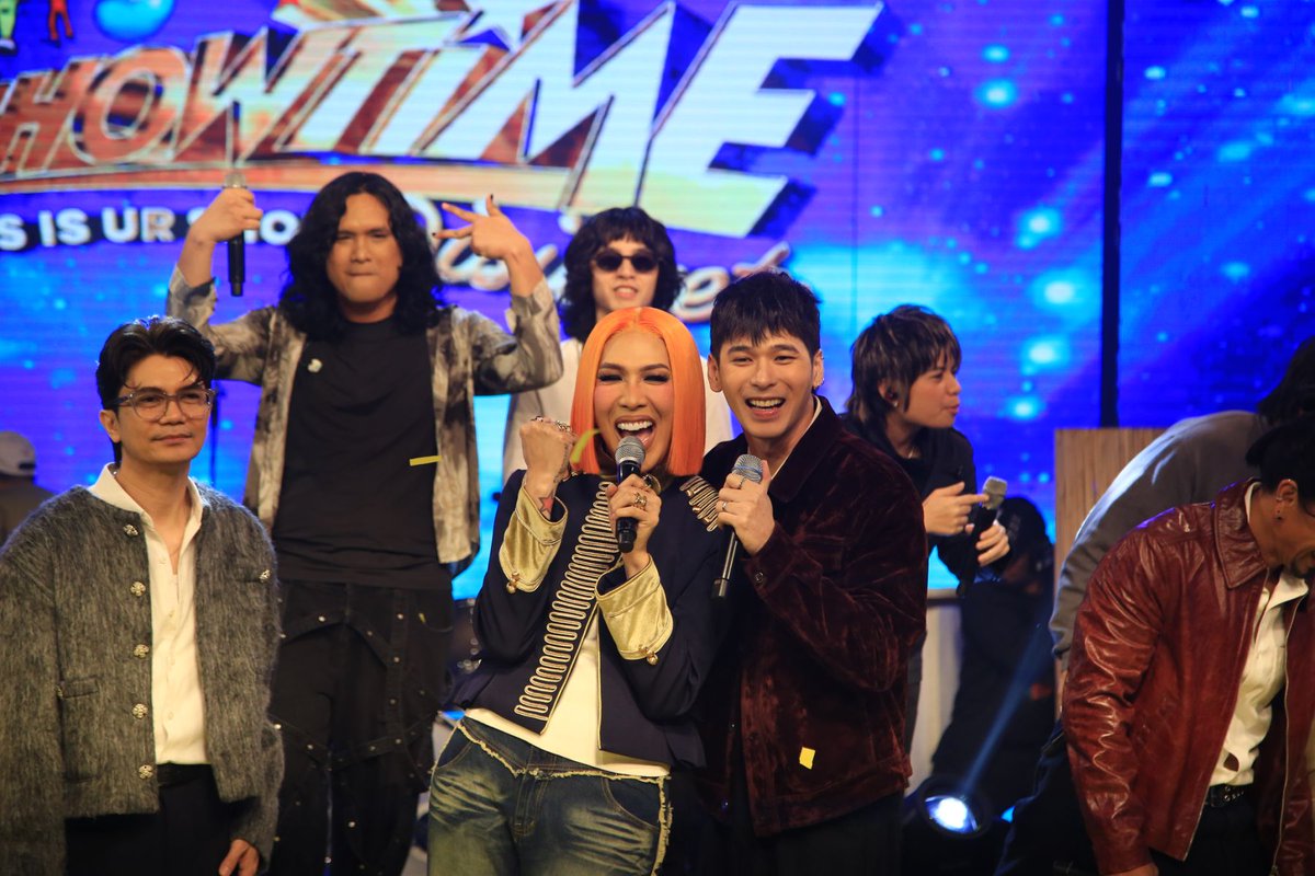 itsShowtimeNa's tweet photo. It's a music fest! 🎊

#ShowtimeGenZeventeen
📷 https://t.co/ryKQsxnNWK https://t.co/1G1mA8A2qf