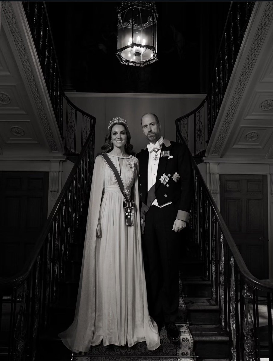 TheRoyalButler's tweet photo. 👑 A FUTURE KING AND QUEEN! ❤️

The Prince and Princess of Wales looking absolutely magnificent ahead of the State Banquet at Windsor Castle. A beautiful portrait of the couple who will one day become King William V and Queen Catherine.

Royal elegance, tradition and a glimpse of the monarchy’s future! ✨

Do you think William and Catherine will make a wonderful King and Queen? 👑

#princeandprincessofwales #king #queen #royal