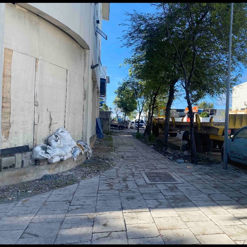 HDCMediamv's tweet photo. ރަށުތެރެއަށް ކުނިއެޅުން ހުއްޓުވުމަށް ކުރަމުންދާ މަސައްކަތުގެ ތެރެއިން، ހުޅުމާލޭގެ ބައެއް ސަރަހައްދުތަކަށް ކުނިއެޅި ފަރާތްތައް ޒިންމާދާރުކުރުވައި، އެސަރަހައްދުތައް މިހާރު ވަނީ ސާފުކުރެވިފައި.
#މަގޭހުޅުމާލެ https://t.co/6yTAXzq9OZ