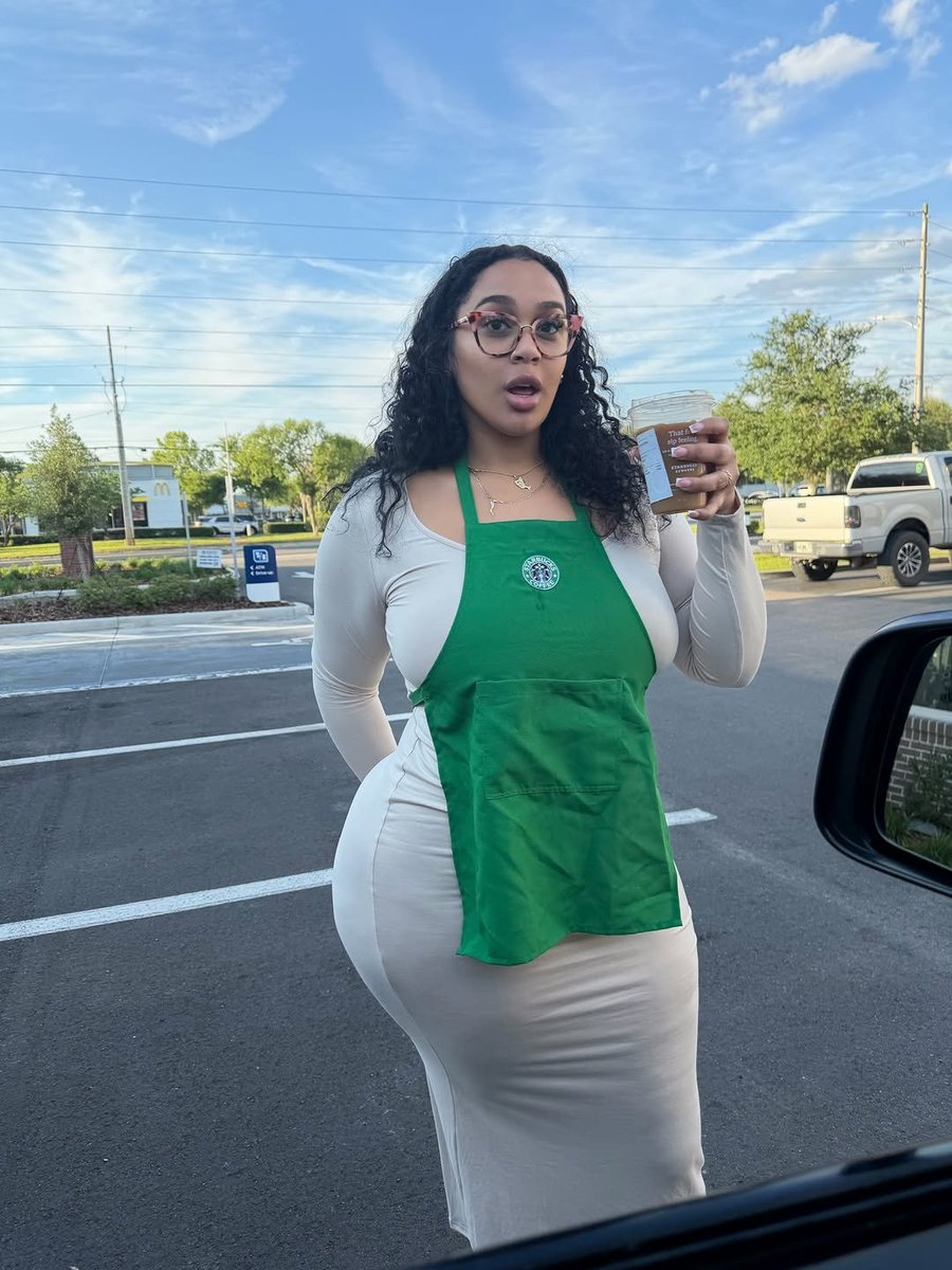 strictlyfineshi's tweet photo. Pretty enough to ruin your day🤍💦.   3rd slide is my favorite https://t.co/2Krt0gbWeK