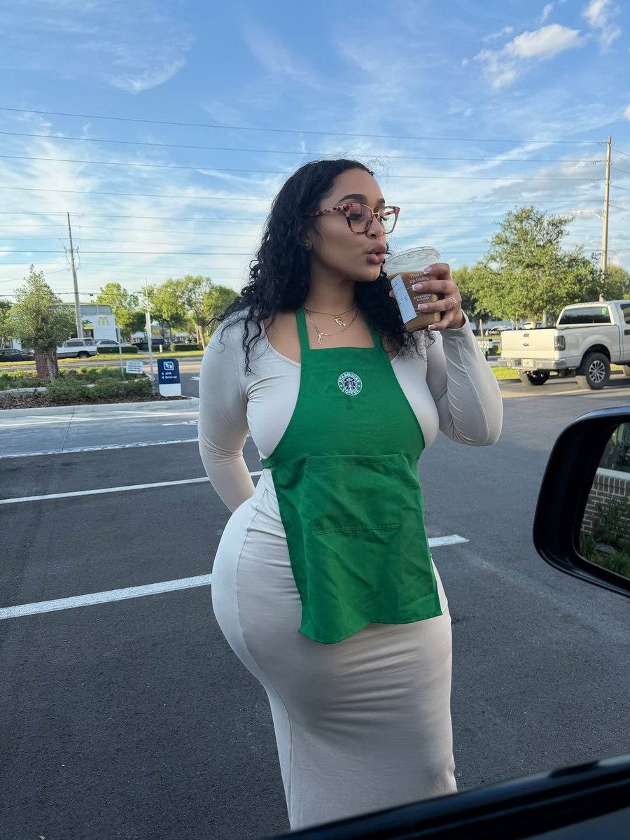 strictlyfineshi's tweet photo. Pretty enough to ruin your day🤍💦.   3rd slide is my favorite https://t.co/2Krt0gbWeK