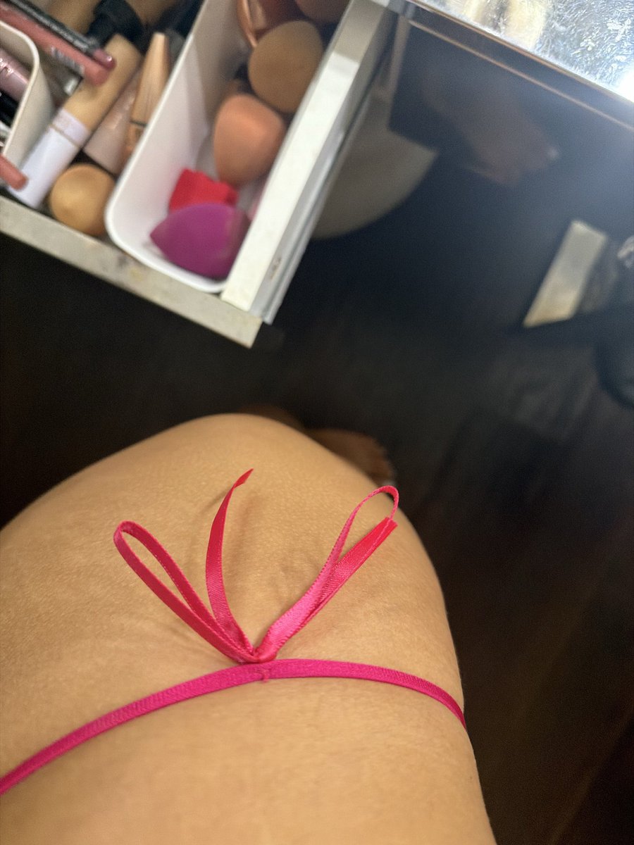 layla0ljzz's tweet photo. got a new g sting who wanna see 🙈🙈
#candid #freakyteen #wet #bbl https://t.co/lQsBZeYcDL