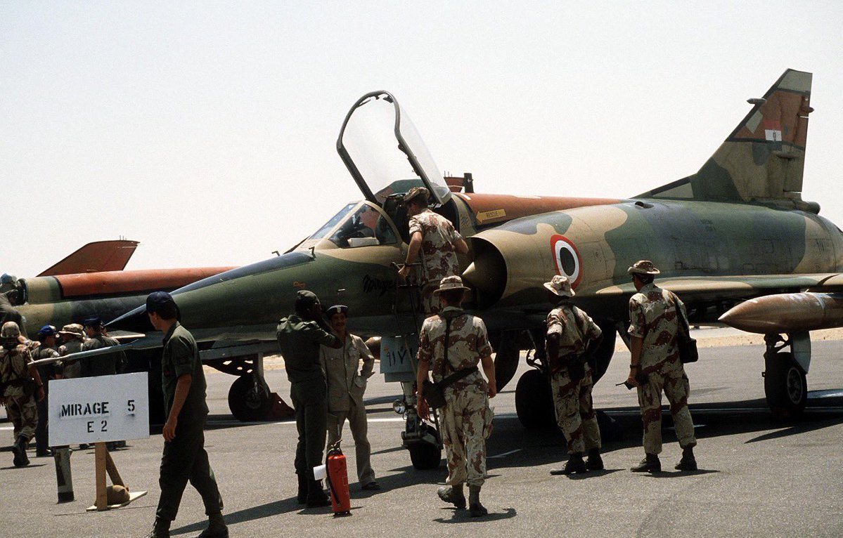 MicroXXB's tweet photo. في الأعوام (1970-1975م)، قامت المملكة العربية السعودية بشراء مايصل إلى (82) مقاتلة فرنسية من نوع (Mirage-5E) وإعطائها لجمهورية مصر،  #السعودية مولت الإستحواذ بالكامل وارسلت الطيارين المصريين بجوازات سعودية للتدريب في فرنسا، وكانت الطائرات بالعلم السعودي قبل تسليمها لمصر 🇸🇦 https://t.co/XLiqOQNmwe