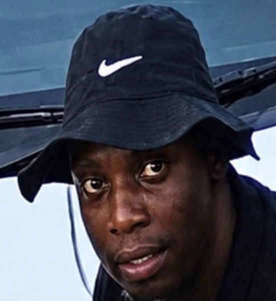 tchato18's tweet photo. PLEASE SHARE🙏🏾 | 💰REWARD AVAILABLE💰

Please help us find this man, he stole a laptop bag containing a laptop and important government documents yesterday at a Zuva Service station in Harare.

He was working with other suspects who were driving a Toyota Fortuner GD-6. My vehicle was locked using a remote, but I suspect that they may have used a device to interfere with the locking system. They parked very close behind my car.

The attached picture is an extract from the CCTV footage. We are appealing to anyone who recognises this man or has any information that could help with the investigation to please come forward.

If you have any information, please contact Braeside Police or call 0773 599 693.