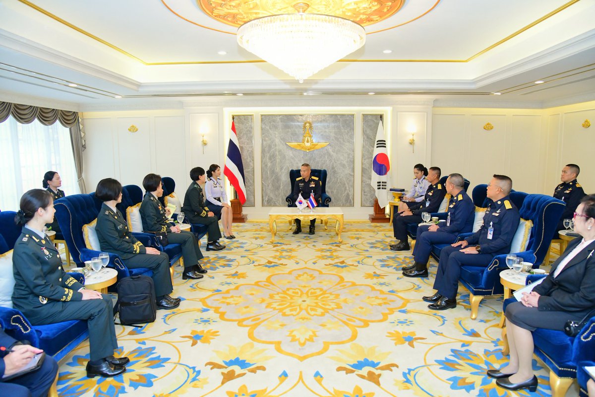 RtafNews's tweet photo. คณะอาจารย์และนักเรียนจากโรงเรียนพยาบาลกลาโหมเกาหลีใต้เยี่ยมคำนับผู้บัญชาการทหารอากาศ

https://t.co/VMRTGbgYxy https://t.co/Ez0zuXePmK