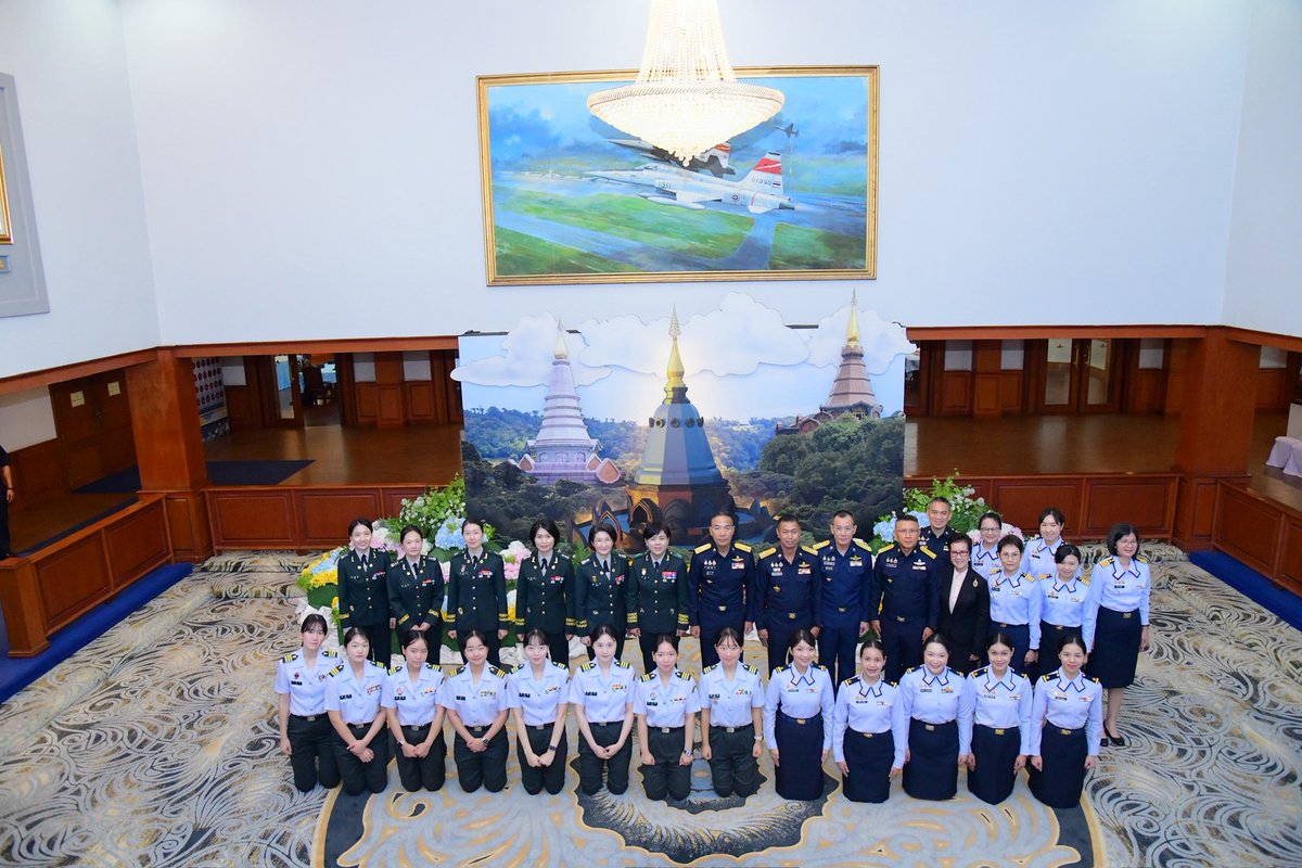 RtafNews's tweet photo. คณะอาจารย์และนักเรียนจากโรงเรียนพยาบาลกลาโหมเกาหลีใต้เยี่ยมคำนับผู้บัญชาการทหารอากาศ

https://t.co/VMRTGbgYxy https://t.co/Ez0zuXePmK