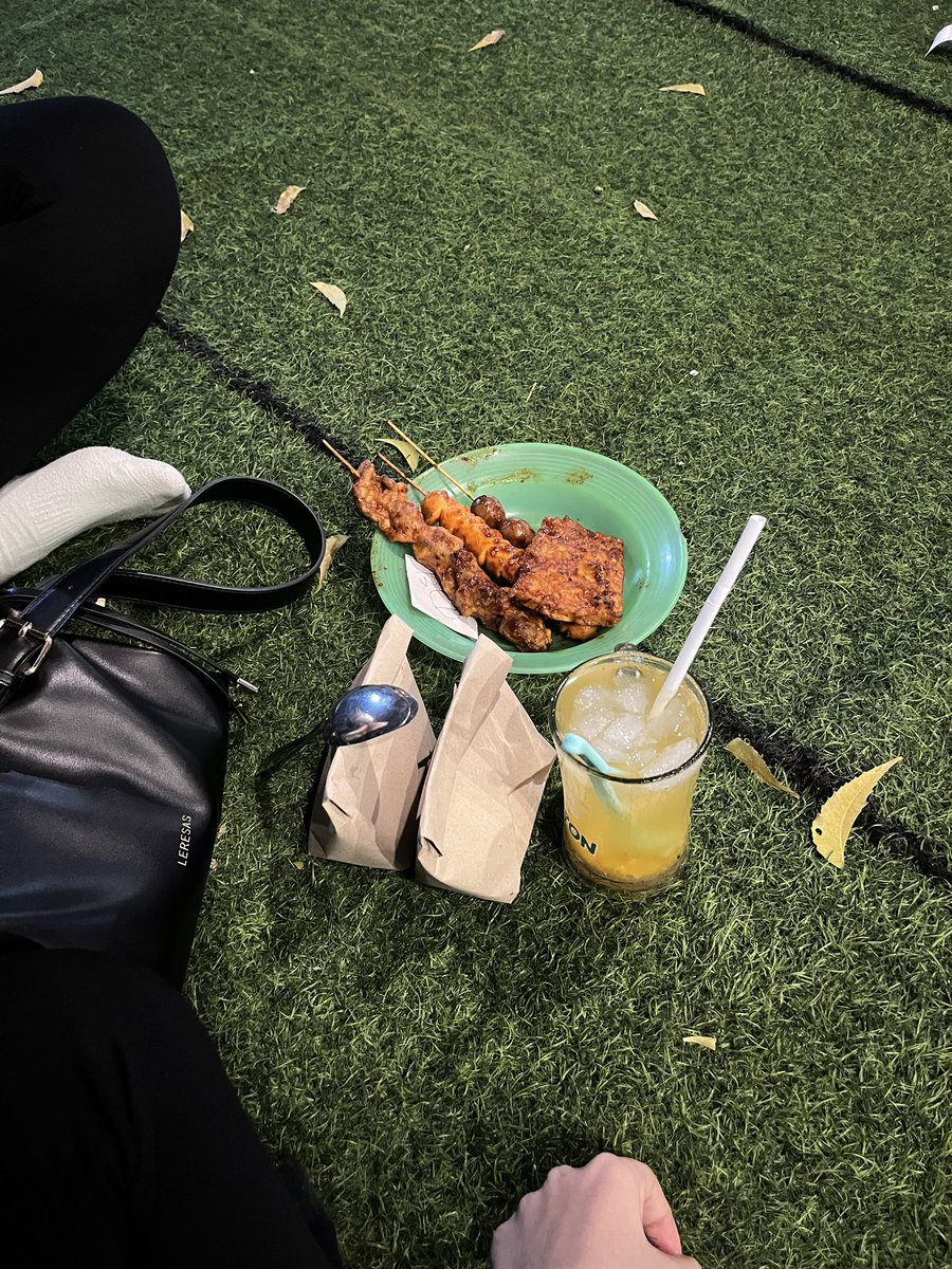 mierdoes's tweet photo. habis olahraga langsung makan brutal😭🤣 https://t.co/LzQZkTaW2J