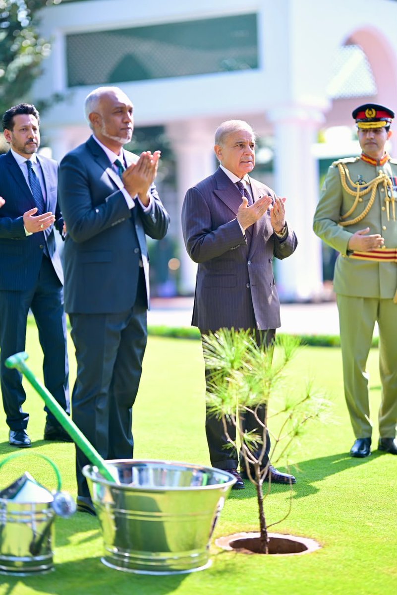 PakPMO's tweet photo. President of the Maldives H.E. Muhammad Muizzu plants a sapling at the Prime Minister's House, today. https://t.co/2tP8pPzl6X