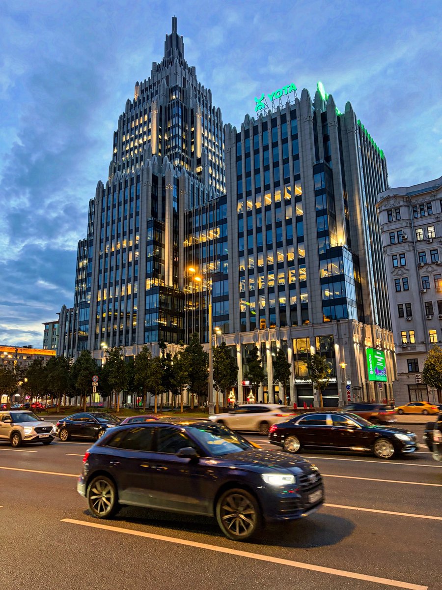 richa_an5667's tweet photo. Moscow it’s a NY in Russia #russia #moscowcity #moscow #moment #eveningtime https://t.co/ecpMy47OBa