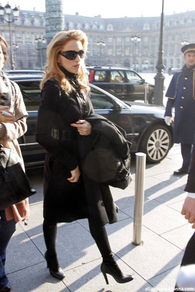 notgwendalupe's tweet photo. Madonna in Paris, 2006 https://t.co/BAkc8K5hKK