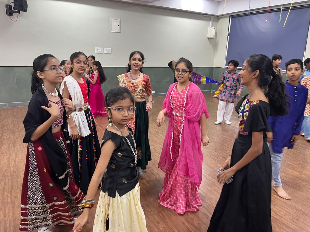 DPSTapi's tweet photo. 💃🌸 DPS Tapi students of Classes III–V celebrated Navratri in colourful traditional attire with lively Garba performances, embracing Gujarat’s rich cultural heritage and the message of good triumphing over evil.

#DPSTapi #Navratri #Garba https://t.co/p62FBo3ard