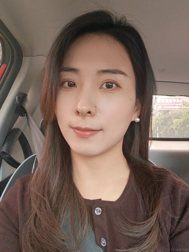 CasSual23's tweet photo. 我都三十多了拍照用个美颜怎么了？我就是个普普通通的已婚女人，不喜欢你可以不看，喜欢我的可以留言 https://t.co/iHDRIVi9lk