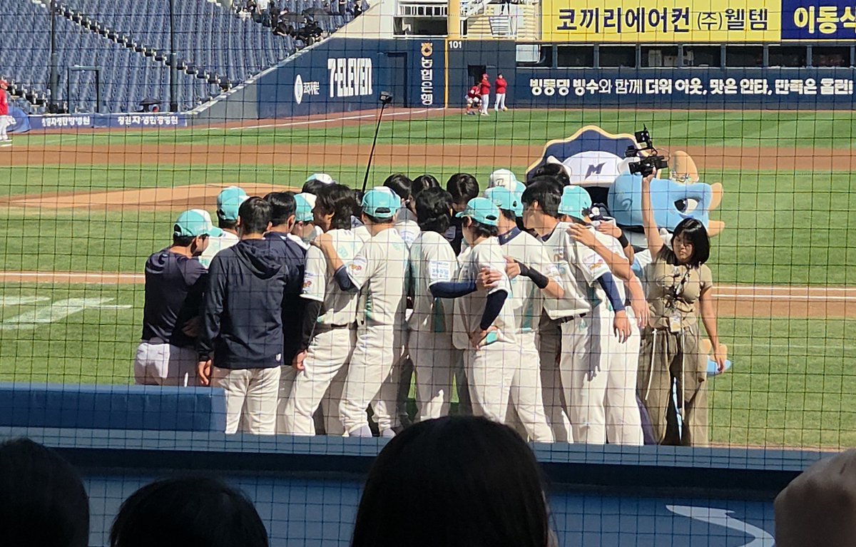 4xqsz9's tweet photo. #엔씨_트친소 #엔씨트친소
#NC_트친소 #NC트친소 #KBO트친소

아주 어릴 때부터 늘 다이노스와 함께했지만
26시즌 중간부터 야구를 아주아주 열심히 보게 된
뉴비라기에도 고인물이라기에도 애매한 저와
비시즌에 엔얘하실 분을 구합니다!
9번 최애 그러나 그를 위주로 정말 많은 사람을 좋아해요 https://t.co/D9fR320ADV