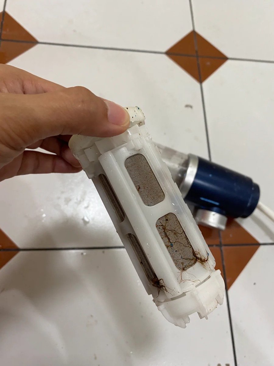 popon2000jp's tweet photo. ポンプが突如故障して、偽物のフィルターを使ってしまい、案の定濾過が全然できなかった！， https://t.co/E7CgejrLTL