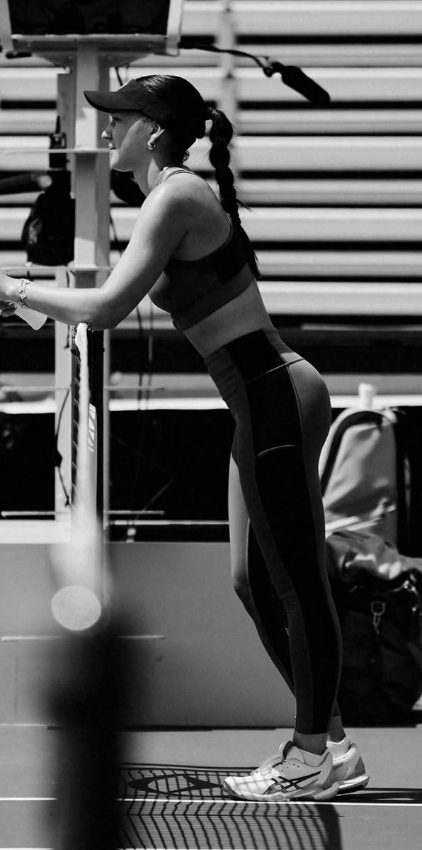 BrightsideM's tweet photo. Eva Lys II #WTA #Germany #BrightsideGirls https://t.co/GnoHMkjyUK