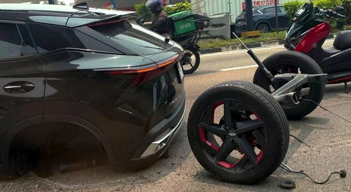 hoshusokuhou's tweet photo. 【走るおもちゃ】マレーシアで大人気の中国車、走行中に「後ろの車輪が骨組みごと脱落」して販売停止へｗｗｗｗ
↓
・新型SUV（奇瑞（チェリー）・欧萌達（オモダ）5）
・リアアクスル（後輪ごと）が脱落
・マレーシア政府が激怒して即一時停止、新規登録の停止、約9000台を回収へ

これ、回収した9000台をどうやって直すつもりなんだろ？
ネジを締め直すとか、部品をちょっと交換するレベルじゃねーぞ。車の一番大事な骨組みが欠陥品なんだから。

9000台分の代車なんてディーラーが用意できるわけないし、ガチで詰んでて草。

ってか回収どころか、もう怖くて乗れないから返金対応を要求されるだろこれｗｗ