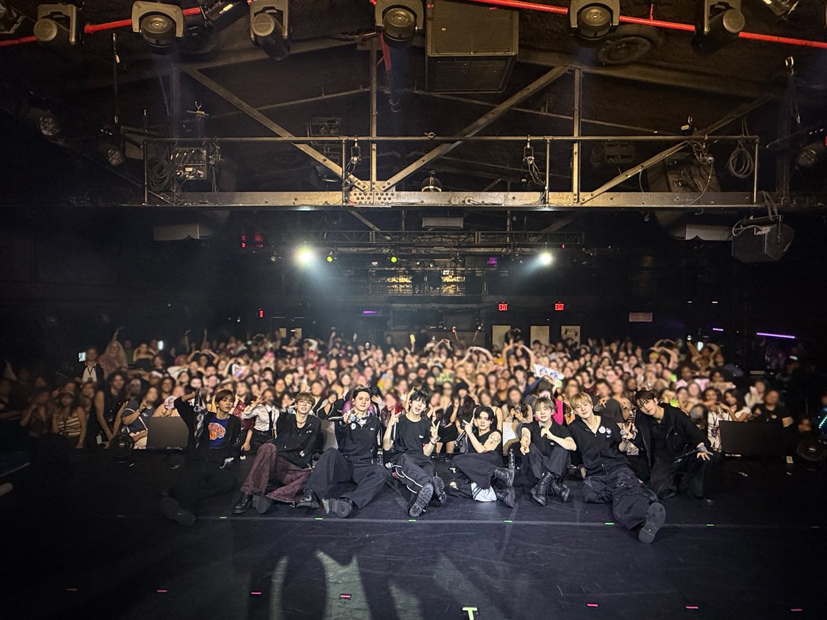 8TURN_official's tweet photo. [📷]
#오늘의턴_261020

What an incredible start!
Thank you, NYC!🗽

#8TURN #에잇턴 #エイトターン
#8TURNTRACE #8TURNUSTour #8TURNxKooky https://t.co/cYrhAjzYQr