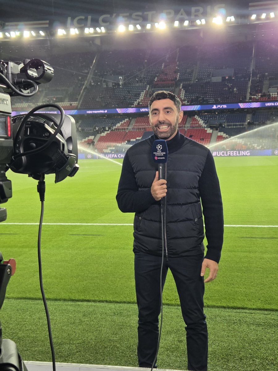 PhilKitro's tweet photo. Incredible to be at the Parc des Princes for @footballontnt for a monumental game between PSG and Barça. Next stop.... the Bernabeu! https://t.co/9QzNemZpJ9
