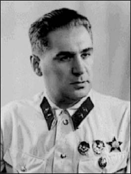 Piotr__Panasiuk's tweet photo. Skoro Ukraińcy będą w 2027 roku obchodzić rok Szuchewycza, proponuję aby polscy patrioci wznieśli pomnik - bohaterowi - antyfaszyście Pawłowi Sudopłatowowi. Paweł Sudopłatow w 1950 roku wytropił i zastrzelił Szuchewycza, a wcześniej pozbył się Konowalca i Trockiego.  Z pewnością zasługuje na polskie wyróżnienie!