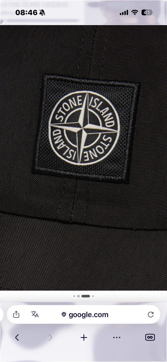 former_hater's tweet photo. MDRRR L’ÉTAT utilise des images IA pour nous mentir jsp si on ce rend bien compte 

Sur l’image 3 on voit bien que sur des pièces STONE ISLAND le nom est dans le logo.
Sur les images de la police ces derniers sont complètement raté. https://t.co/CCRA8YbvsM