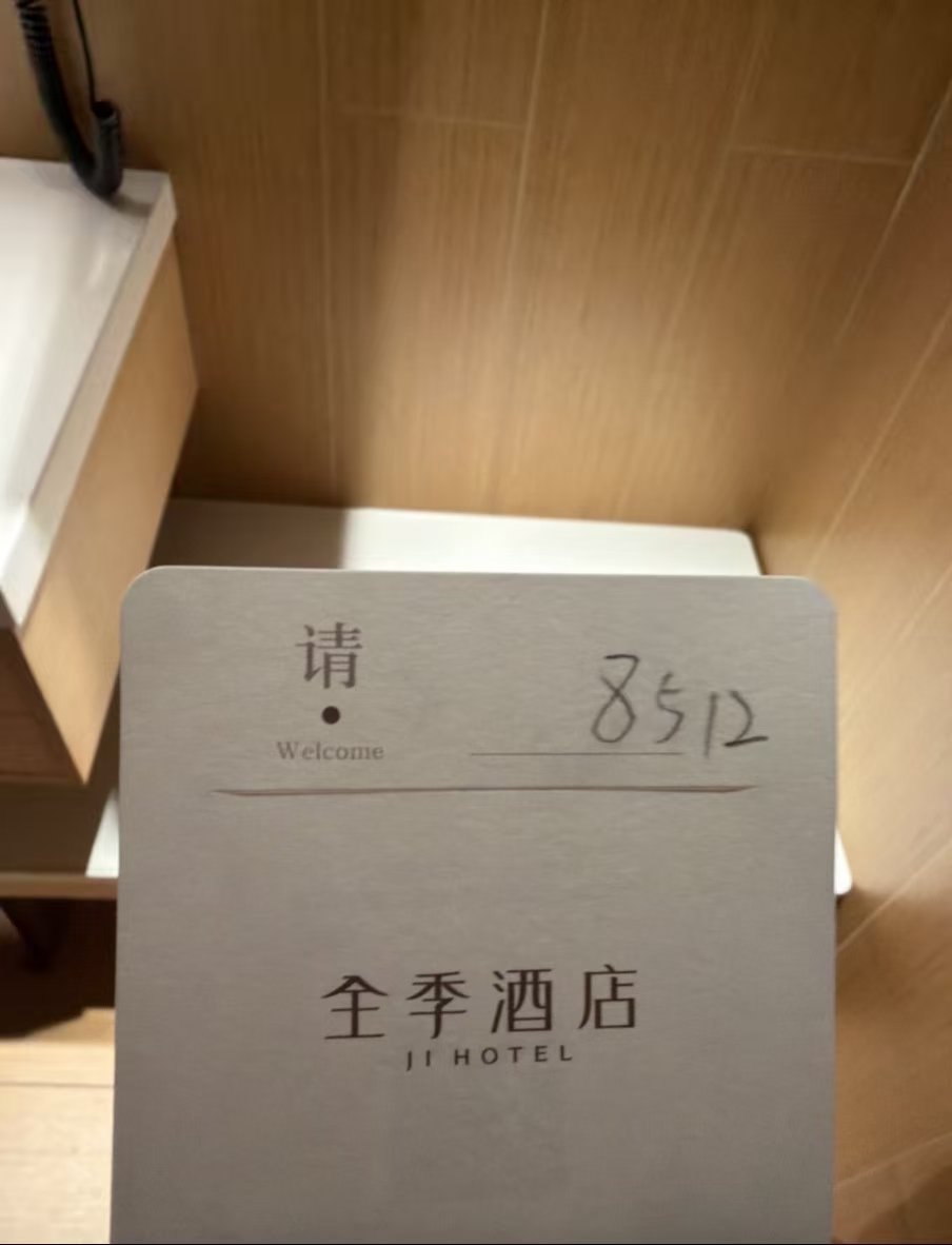 zenrod_14's tweet photo. 天塌了   在邯郸被高三学生凿了    

我现在懵懵的 #邯郸 https://t.co/eBBZ1xFtah