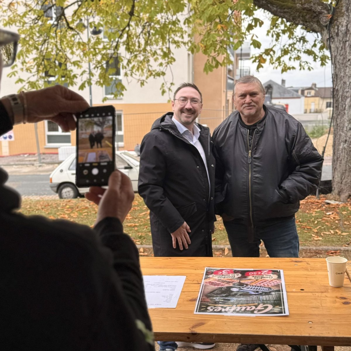 A_Dutremble's tweet photo. 🧺 De belles rencontres et des sourires à l’occasion de la Brocante des Trois 7 au Creusot ! Un plaisir d’échanger avec les visiteurs et les exposants dans une ambiance conviviale. Une phrase revient en boucle « Vivement 2027 ! » https://t.co/uf3sQGzlkK