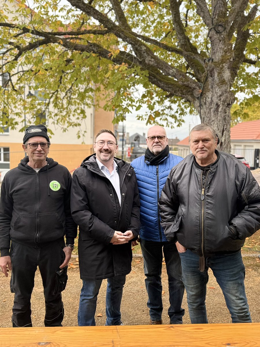 A_Dutremble's tweet photo. 🧺 De belles rencontres et des sourires à l’occasion de la Brocante des Trois 7 au Creusot ! Un plaisir d’échanger avec les visiteurs et les exposants dans une ambiance conviviale. Une phrase revient en boucle « Vivement 2027 ! » https://t.co/uf3sQGzlkK