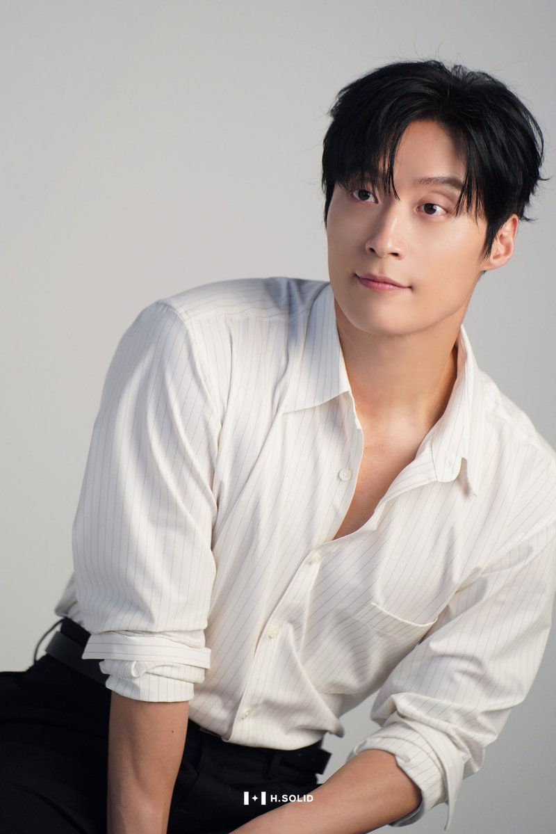 heonamjunTH's tweet photo. เบื้องหลังการถ่ายโฆษณา Gluet
หล่อจนต้องกุมหัวใจ😍สายตาแบบนี้ใครจะทนไหว🩵
Cr.b.stage
#허남준 #heonamjun #ฮอนัมจุน #heonamjunth https://t.co/7mrUeTF6aG